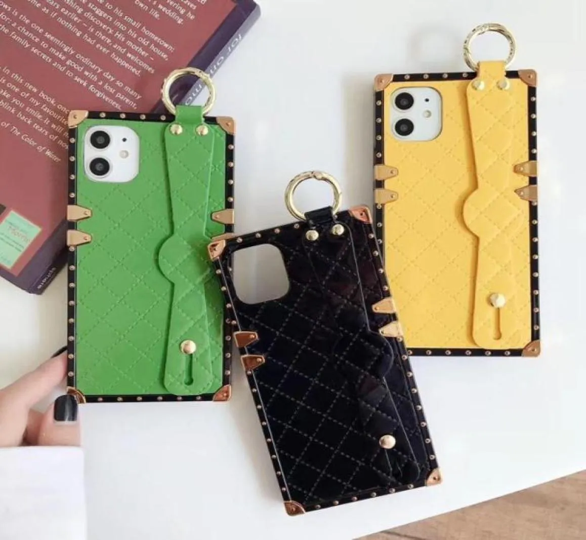 Luksusowe PU skórzane telefony na iPhone 13Pro 12 11 Pro Max 6 7 8 Plus Fashion Square Lattice Vintage Cover z futrzaną kulą za 13 6537236