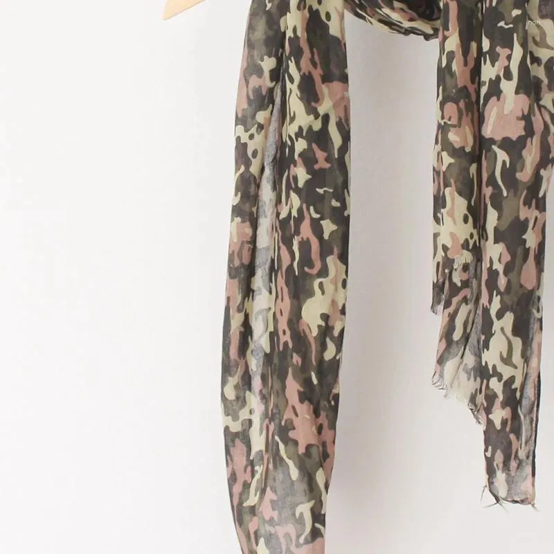 Lenços camuflagem impressa Voile para mulheres Primavera Summer Luz de xale longo Longo lenço de moda feminina hijab linho de algodão Feel 2024