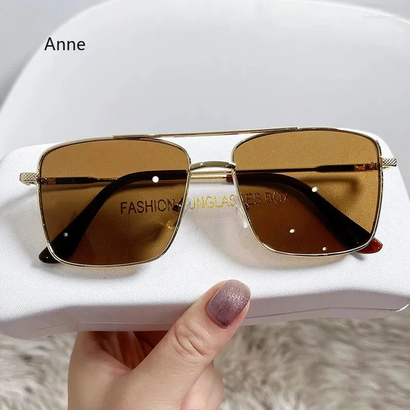 Sonnenbrille Mode Frauen kleiner quadratischer Metall -Männer -Outdoor -Sonnenbrillen Vintage Männliche Sonnenschatten Brille Uv400 Schutzbrille