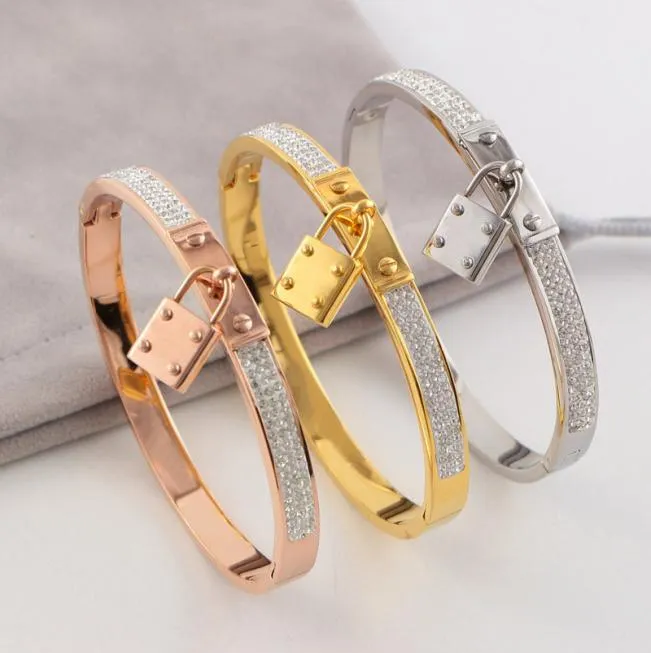 Designer Bracelet de diamant étincelant pour femmes masculines Braceux de luxe Bijoux de luxe Bracelets avec verrouillage en métal Brangle Highend F4738545