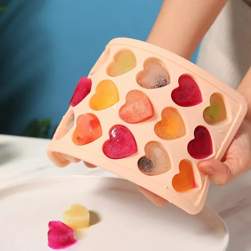 21-cell Silicone Ice Cube Mold Heart Shape Ice Tray Household Ice Mold Plastic Ice Box with Lid Kitchen Bar Accessories