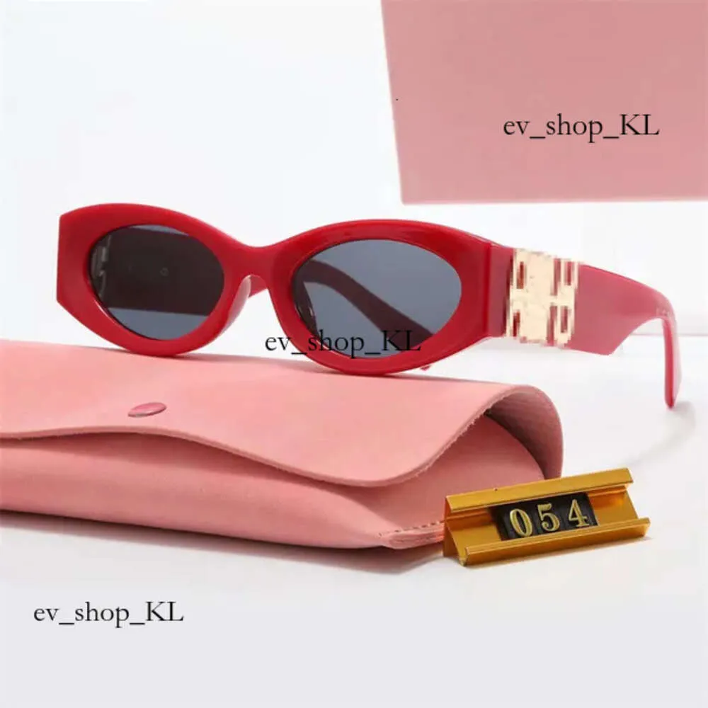 Modas de moldura de óculos de sol Mui Designer de moldura oval Mui Mui Sunglasses Sun-Radiation Anti-radiação lentes polarizadas UV400