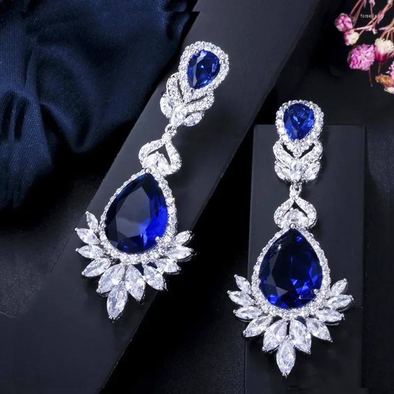 Boucles d'oreilles en peluche trois graces classiques bleu royal cubique zirconie grande chute de chute de chute d'eau pour les mariées bijoux de fête chic e1828