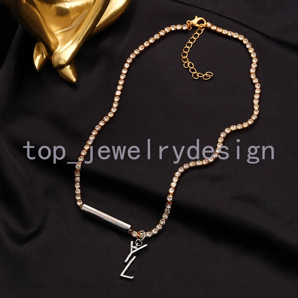 Design Letter Heart Pendant Necklace Designer Jewelry 18K Gold rostfritt stål Märkesbokstav Kristallhalsband Pärlkedjor Män Dam Älskar Tillbehör