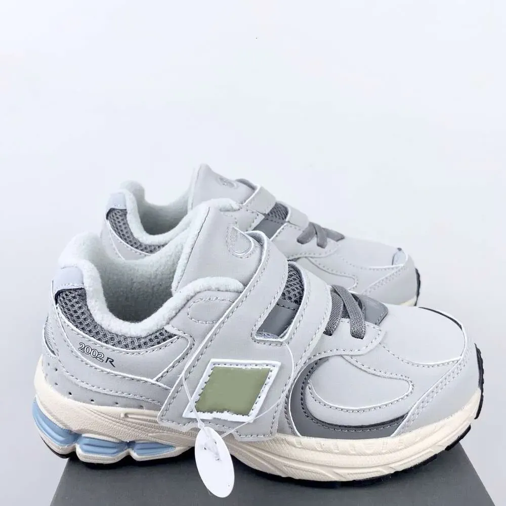 Designer 2023 2002R Kids Toddlers Boys Girls New Running Shoes Children Authentic Sneakers Baby Trainers Outdoor kid Shoes