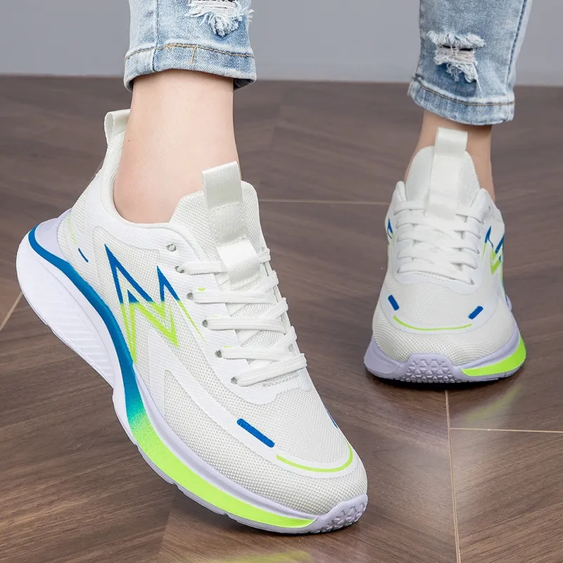 Große Laufschuhe für Frauen schockieren absorbierende und ultra-leichte Sportschuhe für Frauen atmungsaktive Mesh-Schuhe für Studenten