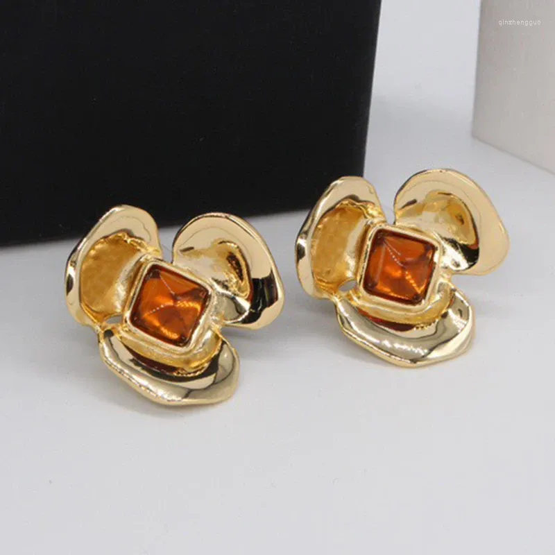 Kolczyki stadninowe Trend Retro Gold Kolor Trzy płatki kwiaty Orange Square Cyrron for Women Jewelry Gift