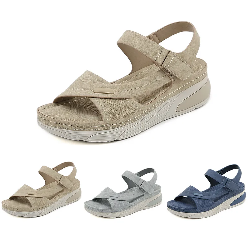 20224 män kvinnor designer sandaler sommar strand tofflor gai bruna bekväma kvinnor utomhus sneakers mode glider