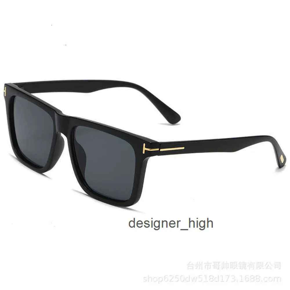 TF FÖR MEN TOMS FORDS SUNGLASSES Märkesdesigner Fashion Luxury Outdoor Summer Square Women 2024 Högkvalitativ estetiska strandglasögon Vintage Ins Stylish Oculos V0EA