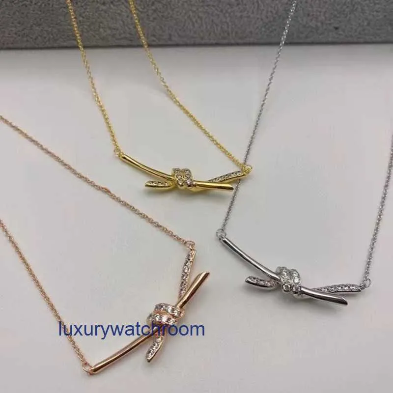 Simple Luxury Tiffenny Brand Pendant Necklace Rope Knot for Womens Top Style Rose Gold Cross Twisted High end Light Edition