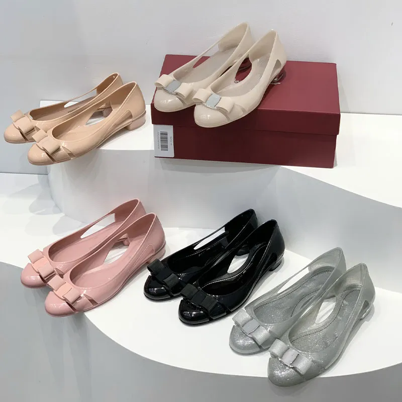 Designerskie sandały damskie galaretka płaska sandał PVC letnia wiosna sandałowa guma gumowe buty klapki flopy cukierki przezroczyste przezroczyste kobiety podwójne pvc płaskie buty plażowe