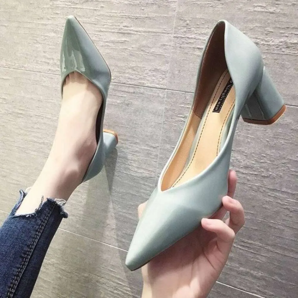 Buty dla kobiet 2024 Office Dam Letni Footwear Wygodne i eleganckie spiczaste palec biały z średnimi obcasami w ofercie Oferta