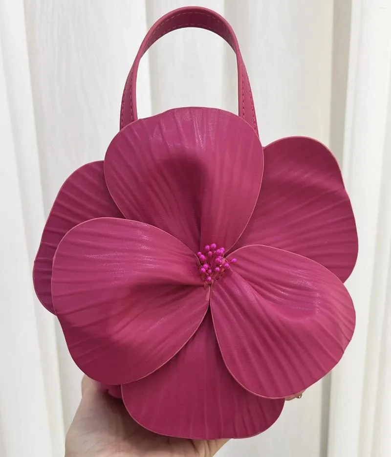 Totes Ladies Evening Bags Women Luxury Designer Handväskor och Purs 2024 i PU -blommor som hänger ornament Liten topphandtag axel