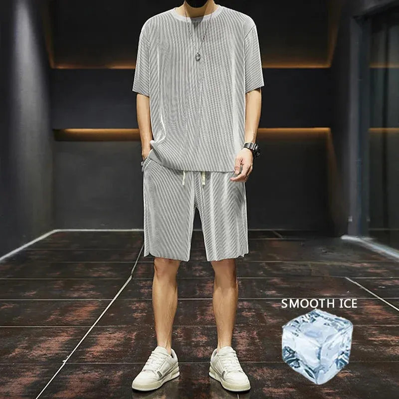 5xl Stora herrsportdräkt Korean High Street Fashion Tshirt Shorts Ice Silk Summer Set Men Retro Neck kläder 240412
