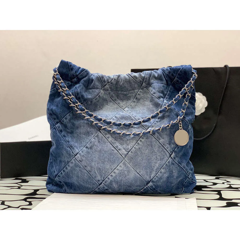 Les sacs poubelle jeans de lavage de petit parfum