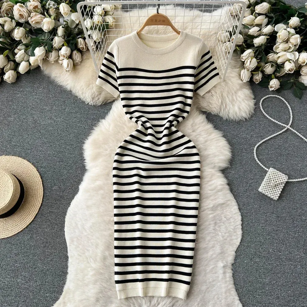 Sukienka na plażę w paski na plażę O Krótkie rękawie Chic Podeszły Slim Sundress Streetwear Y2K Bodycon Midi Sukienka 240415