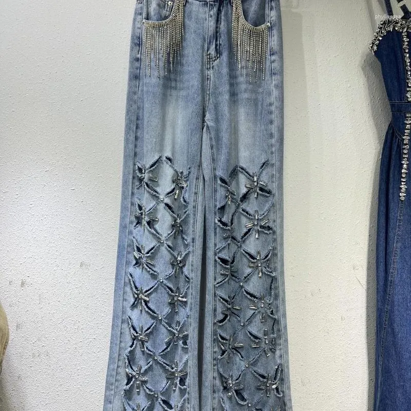 Jeans da donna perforare fori di fili pantaloni in denim dritti in vita alta diamanti cavi in perline pantaloni strappati pantaloni 2024