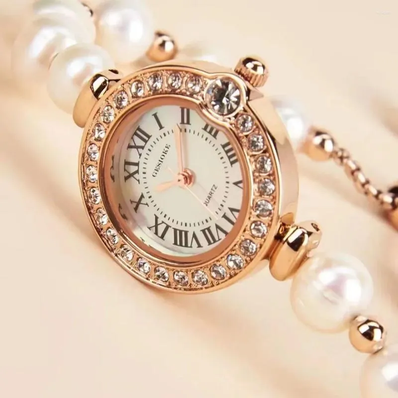 Armbandsur kvinnor tittar på lyxiga utsökta Pearl Diamond Armband Quartz Fashion Waterproof Clock Girt Reloj Para Mujer