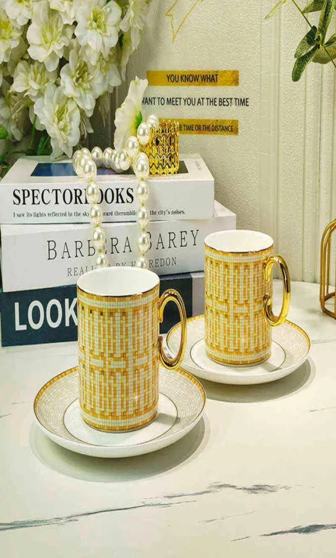 2022 Новый стиль роскошная мозаика кофейная чашка и набор блюдника с золотой грипповой керамикой капучино послеобеденный чайная чашка 2PCS Кофейная кружка y3804359