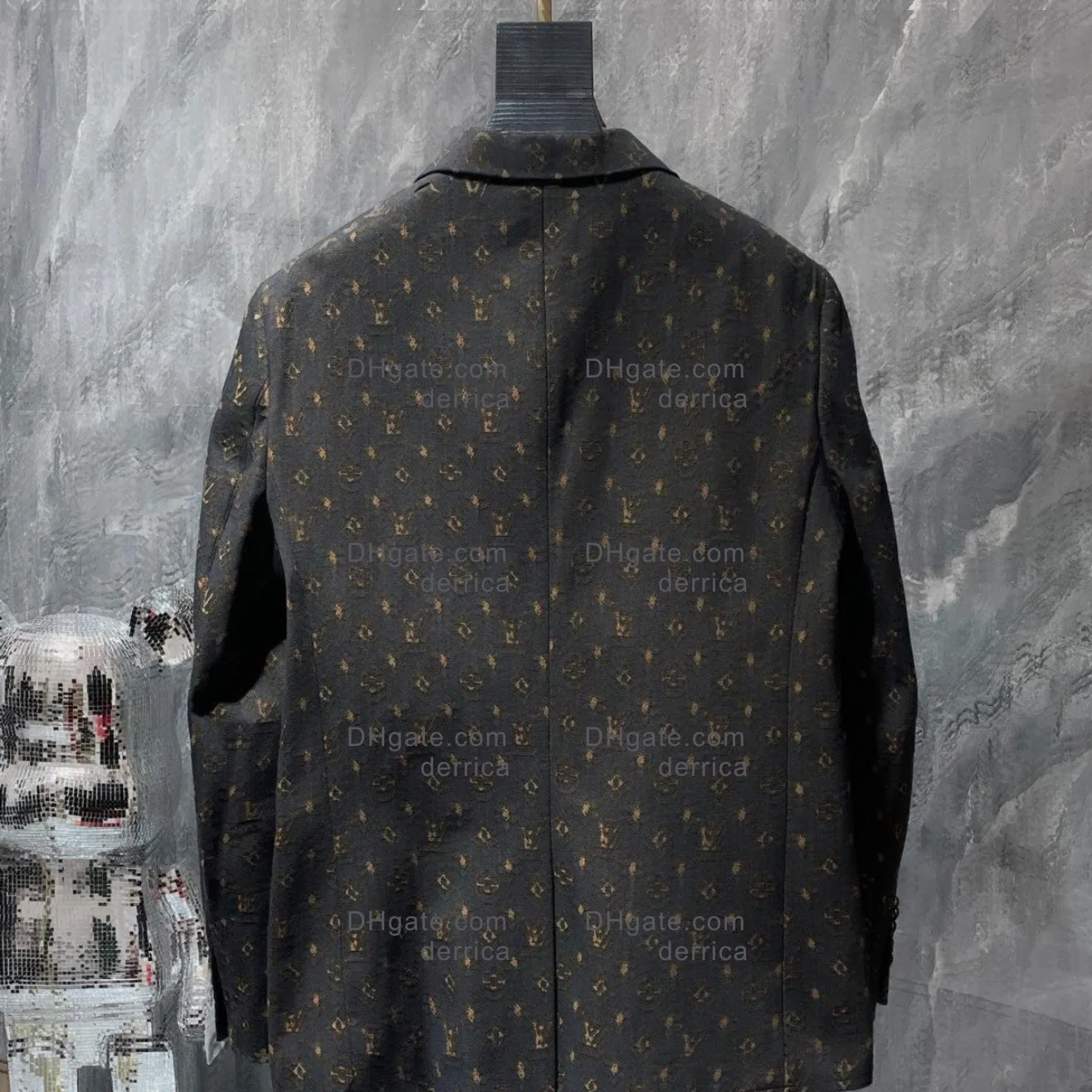 DHgate.com:Western Style Designer Mens Suit Blazer - Full Letter 