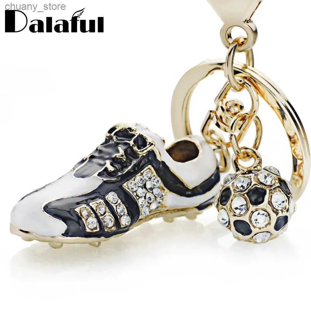 Keychains Bedanyards Sapatos de futebol de cristal Chaves de shinestone para bolsa de bolsa de bolsa de fivela de fivela de fivela das cadeias -chave Mulheres presentes K258 Y240417