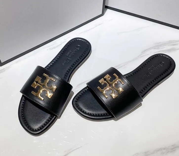 Designer Women Holiday Black Sandals Black Hotel Slifors Slifori pigri Mocassini genuini in pelle vera pelle Nuova moda MULE NUOVE ricreazione da scarto casual di lusso Slipper