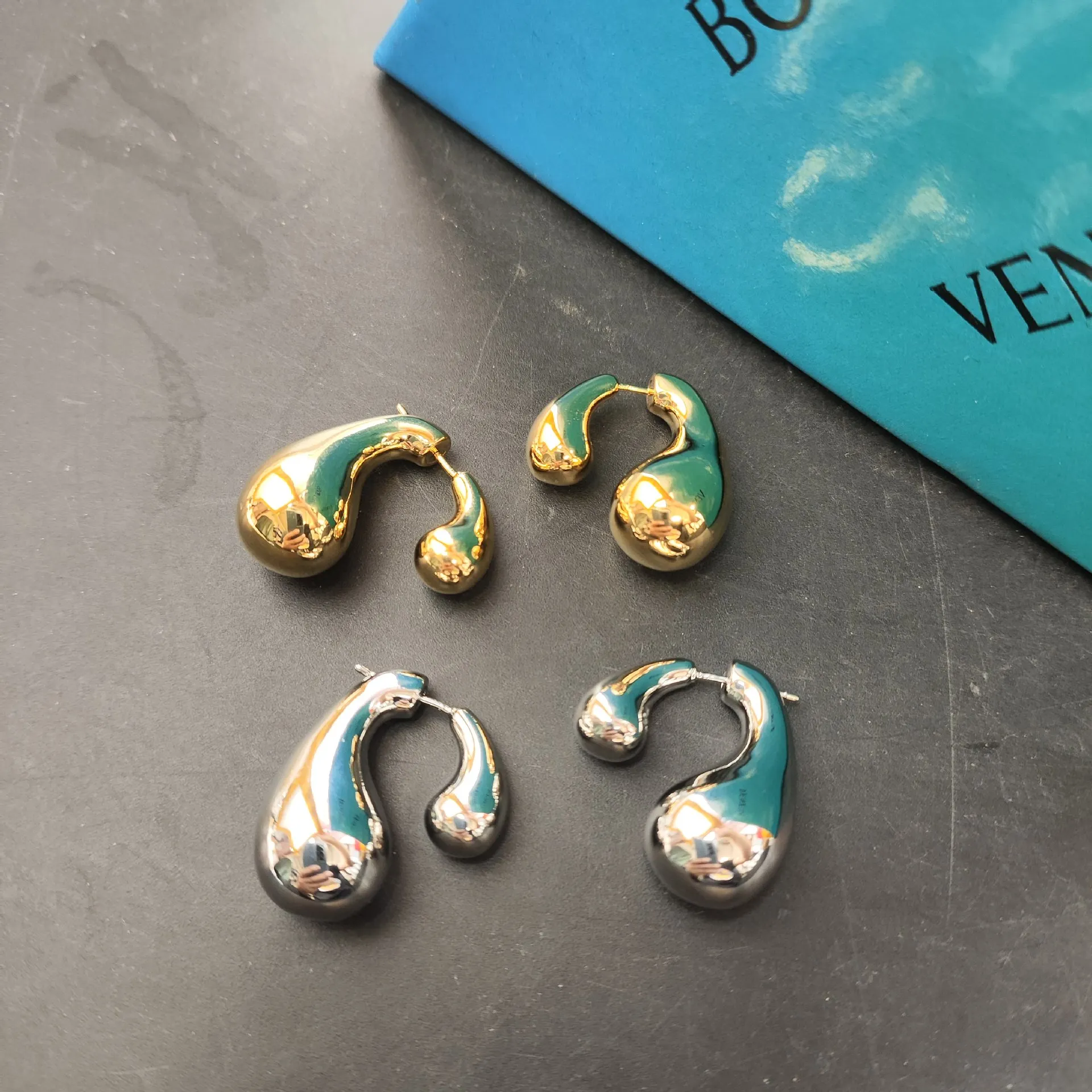 Earring Designer per donne con box originale gocce d'acqua a cerchio femminile con lettere di moda Stullo di personalità