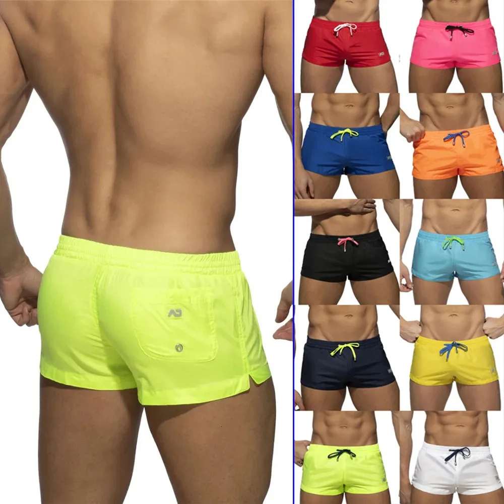 Europeiska och amerikanska simningstammar Mens Mens Solid Color snabbtorkande låg midja Sexiga strandbyxor Herr Simsportshorts 240410