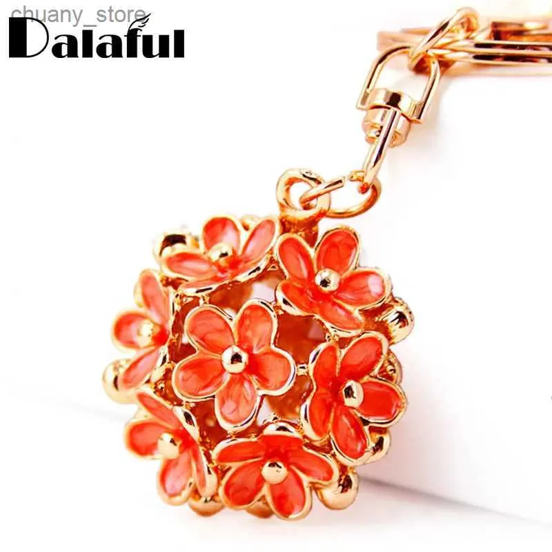 Keychains Lanyards Dalaful Chic Hollow Out Flower Metal Key Chains Rings Exquisite Purse Bag Buckle Pendant For Car Keyrings KeyChains K296 Y240417