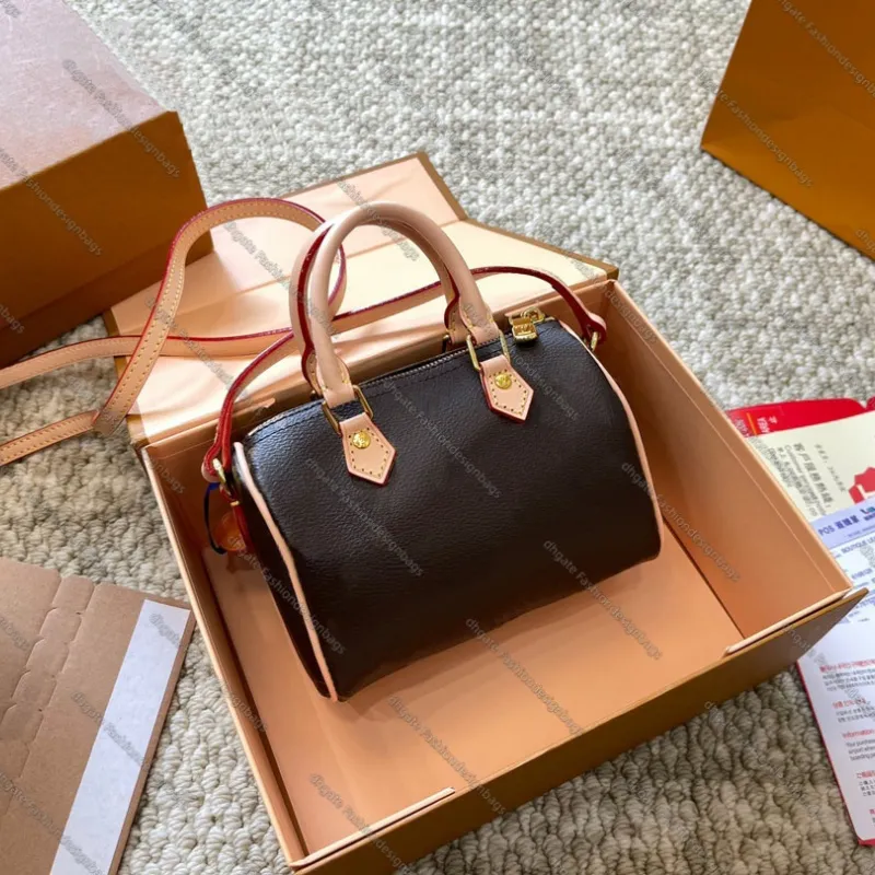 최고 디자이너 16cm 크로스 바디 숄더 가방 여성 진짜 가죽 클러치 포케 트 핸드백 클래식 미니 고품질 지갑