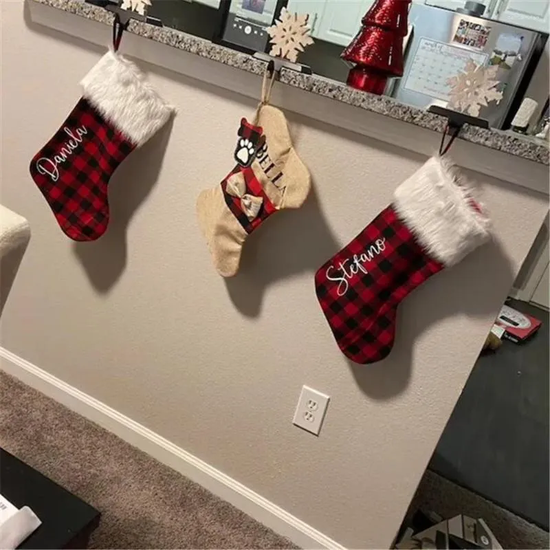 Alışveriş Çantaları Kırmızı ve Siyah Yıl Noel Çorapları Kişiselleştirilmiş Ev Dekorları Çocuklar Şeker Çantası Özel Adı Noel Baba Tedarik