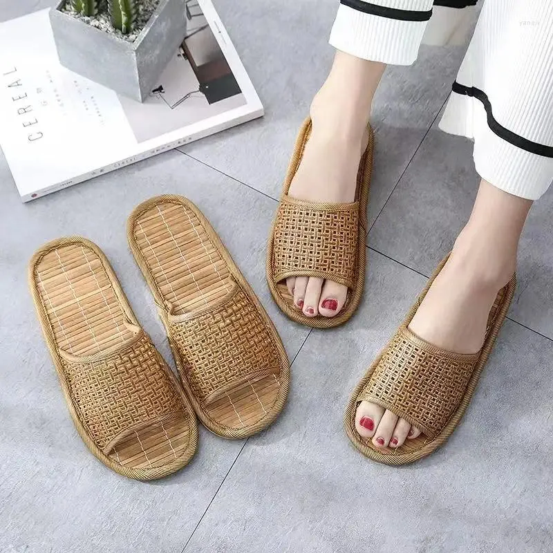 Slippers 2024 Men's Summer Bamboo Woven Rattan Grass Mat Sandals Amants Soft Bottom Non Slip Hollow Out Home Home Home Casual