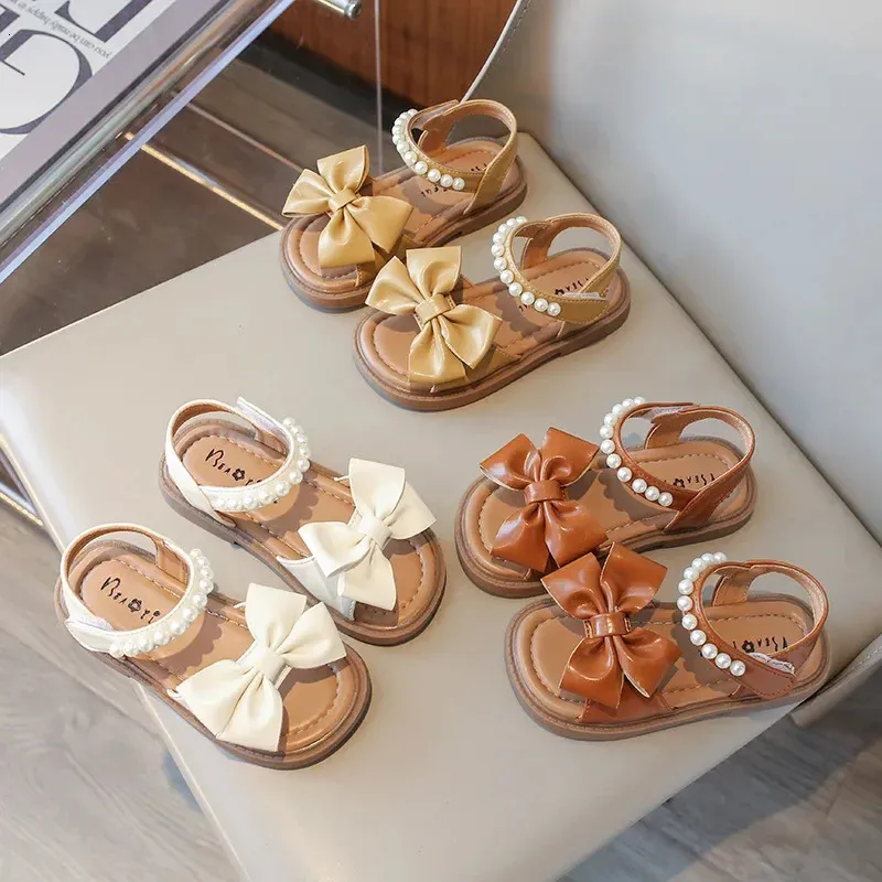 Zomer kinderen sandalen voor meisjes elegante parel bowknot mode veelzijdige zoete kinderen causaal feest bruiloft flats strandschoenen 240416