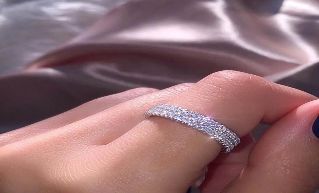 Splendido anello di diamanti bianco a 3 fili per donne 925 Gioielli a fascia d'argento sterling Promettono Anelli nuziali Brides Anillos Bague FEM1507437