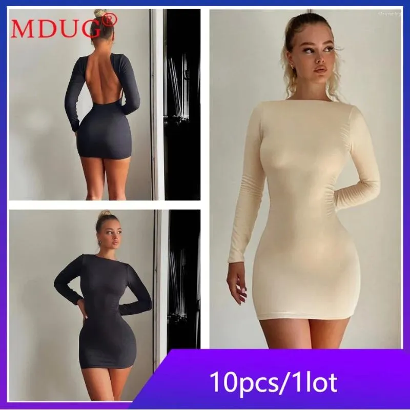 Casual klänningar 10st bulkartiklar grossistpartier miniklänning för kvinnor 2024 lång ärm rygglös bodycon vestidos party streetwear robes m13289