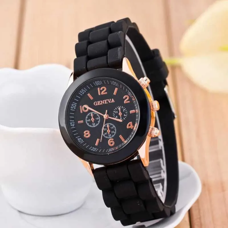 Armbandsur Kvinnor tittar 2023 Nya mode lyx varumärke Kvinnor Titta på Silicone Strap Quartz -handleden för kvinnlig Relogio Feminino Zegarki D240417