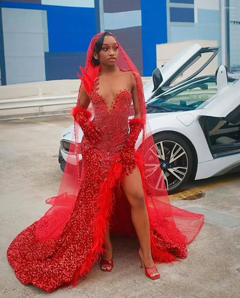 Robes de fête Sexy Red Mermaid Prom pour les femmes 2024 Scoop Split Robes de soirée Robe de perles de filles africaines sans scoop