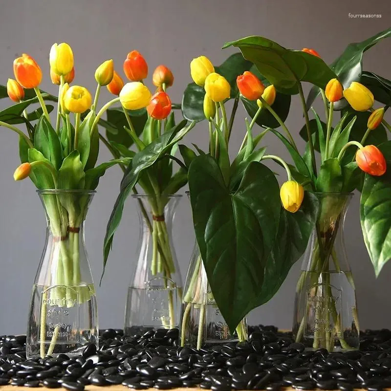 Decoratieve bloemen van hoge kwaliteit hydraterende vijfkoppige tulpen Noordse binnenshuis realistische boeket zachte lijm simulatie bloemen trouwhuis