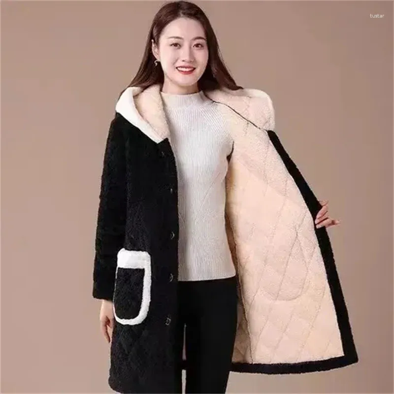 Dames Sleepwear 2024 Wintercolpé Pendement comfortabele en ongebonden huis Fur Dikke middele lengte Nightwear Fashion Mom's Hooded Work