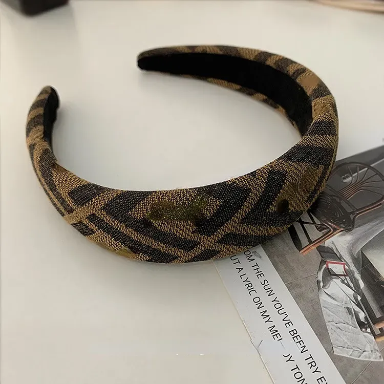 Haarnadel Designer französischer Stil Schwamm Stirnbandbuchstaben Retro breite Version Dicke Internet Promi Ancient Styles Presbyopic Hair Band