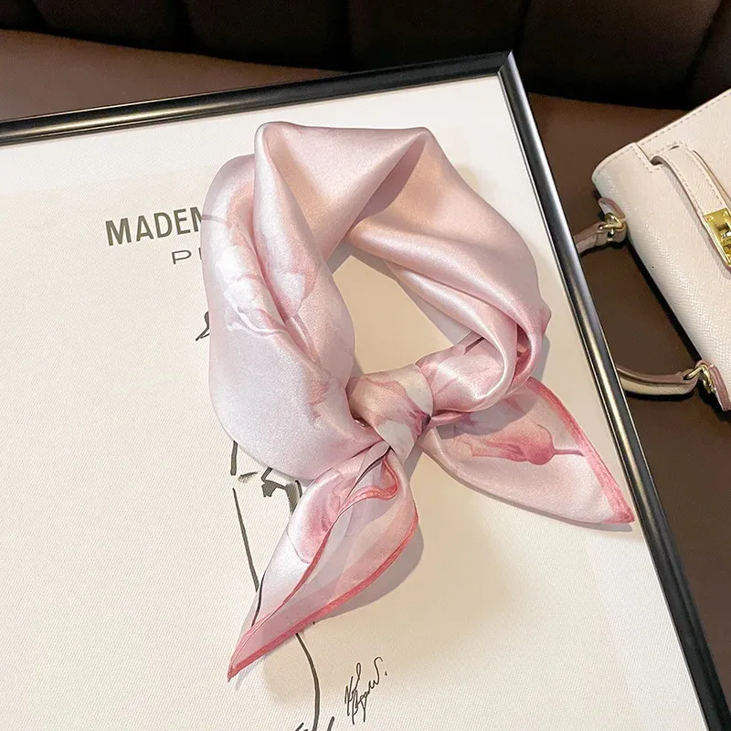 Elegante bloemen Silk Square Scarf Vrouwen Leer Haarbandhals Kerchief Bandana Vrouw Foulard Hair Wikkel Handker van 240402