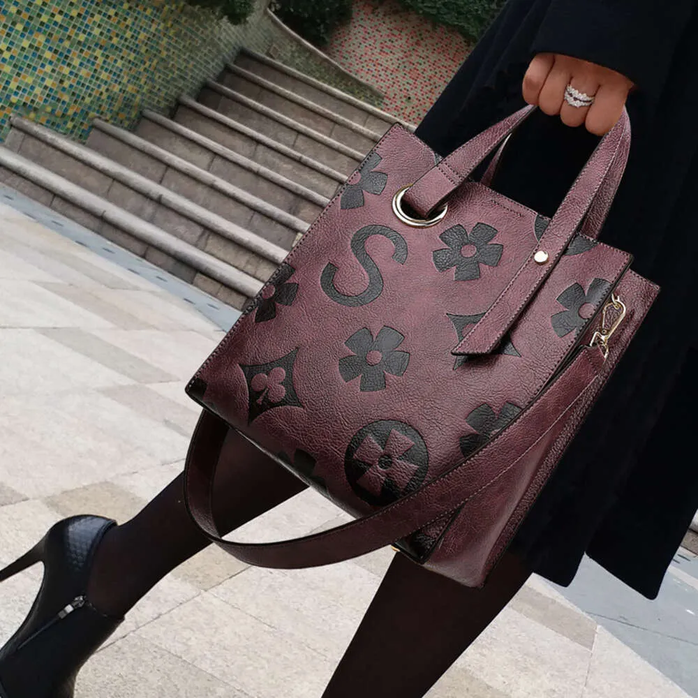 Дизайнер сумочек продает новые брендовые женские сумки с 50% скидкой женской сумки Новый стиль в одном плече Большой модный мод