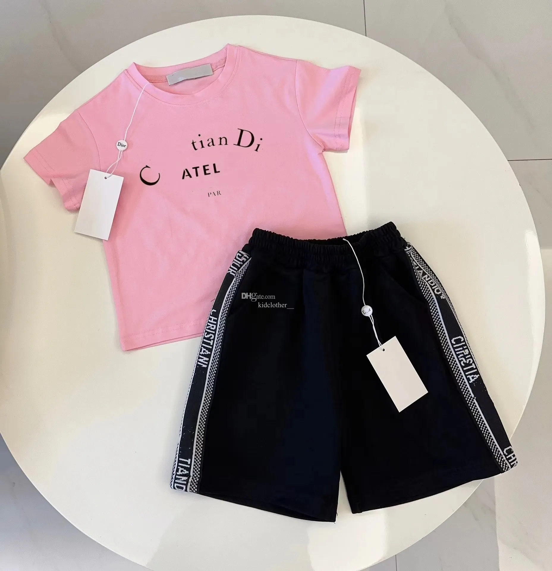 Girl Boy T Shirt Kid Tracksuit Baby zweiteilige Kinder -Designer -Kleidung 100% Baumwolle Mittwoch Sommer bequemer atmungsaktives Kind Kurzärmeled Tops Marke Brief