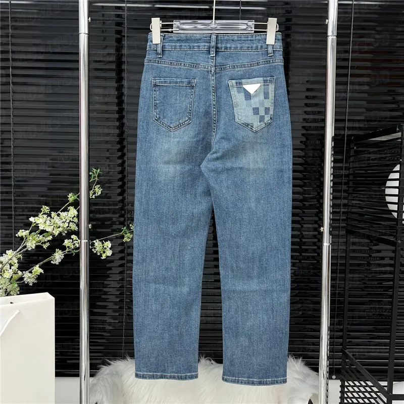 Kvinnors designer jeans byxor design bakmetall badge denim pant flicka lady street stil byxor