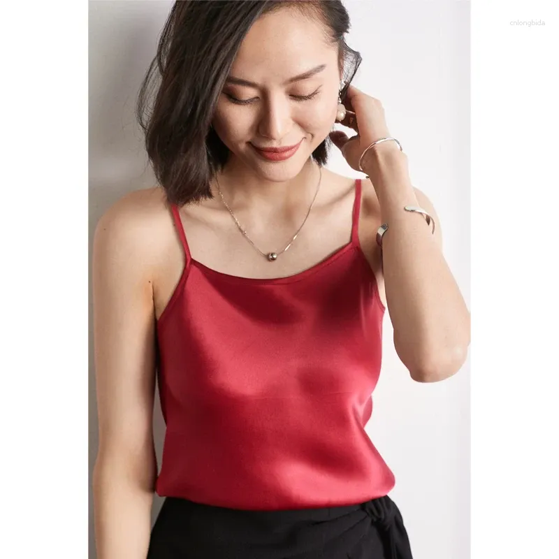 T-shirts pour femmes Silk Camisole Gile pour les femmes en été portant du mûrier de couleur unie comme une base et une petite chemise Sli