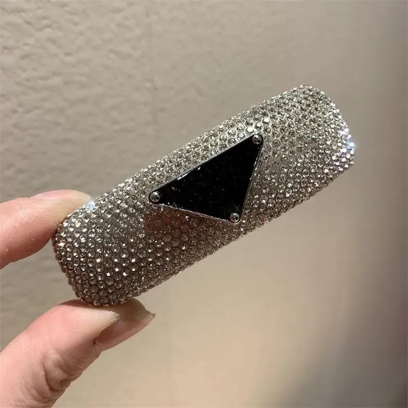 Heißverkaufs Modedesigner -Marke Triangle Buchstabe Barrette Frauen Mädchen Briefe Haarband mit Briefmarkenzubehör funkeln Diamant Barrettes mit Logo