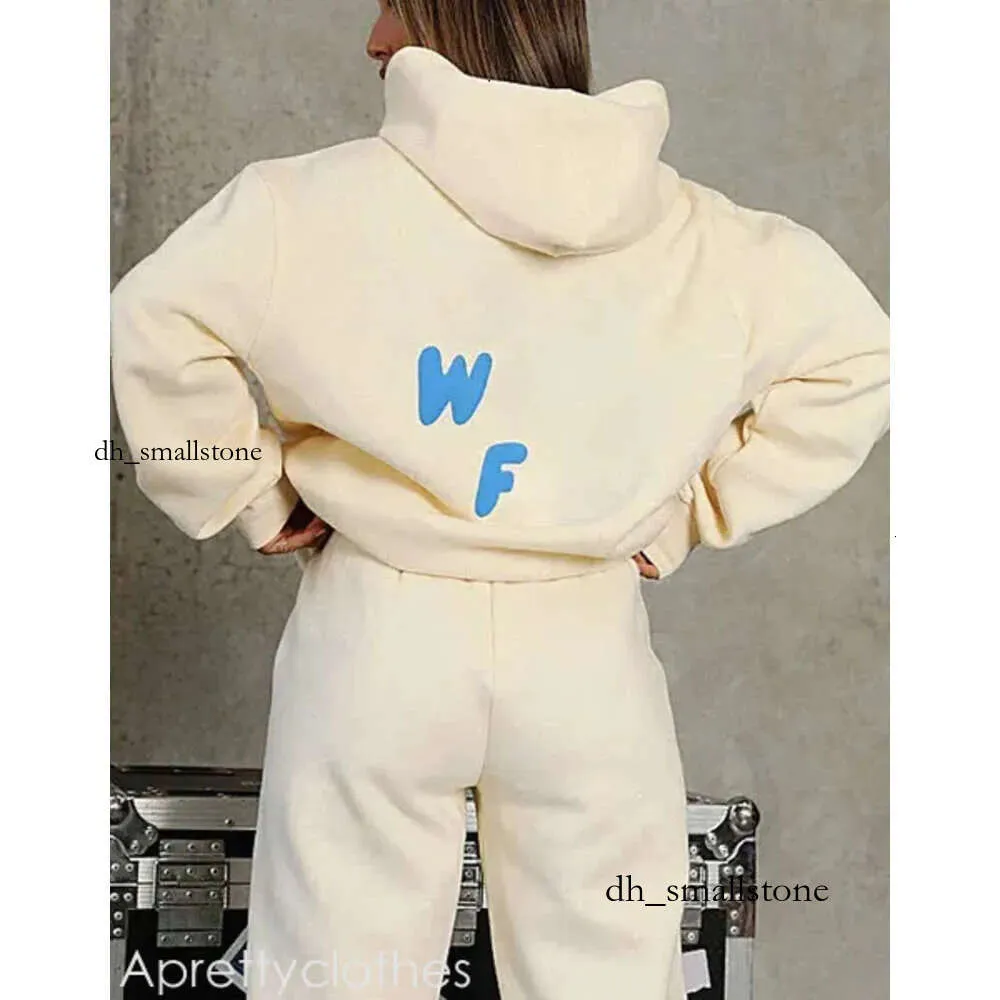 White Foxx set White Foxx Bluetie Women Whites Foxs Women's TrackSuits Woman Bluet 2 -ECUT SET STING Bluzy Bluzy Sportowe długie rękawy