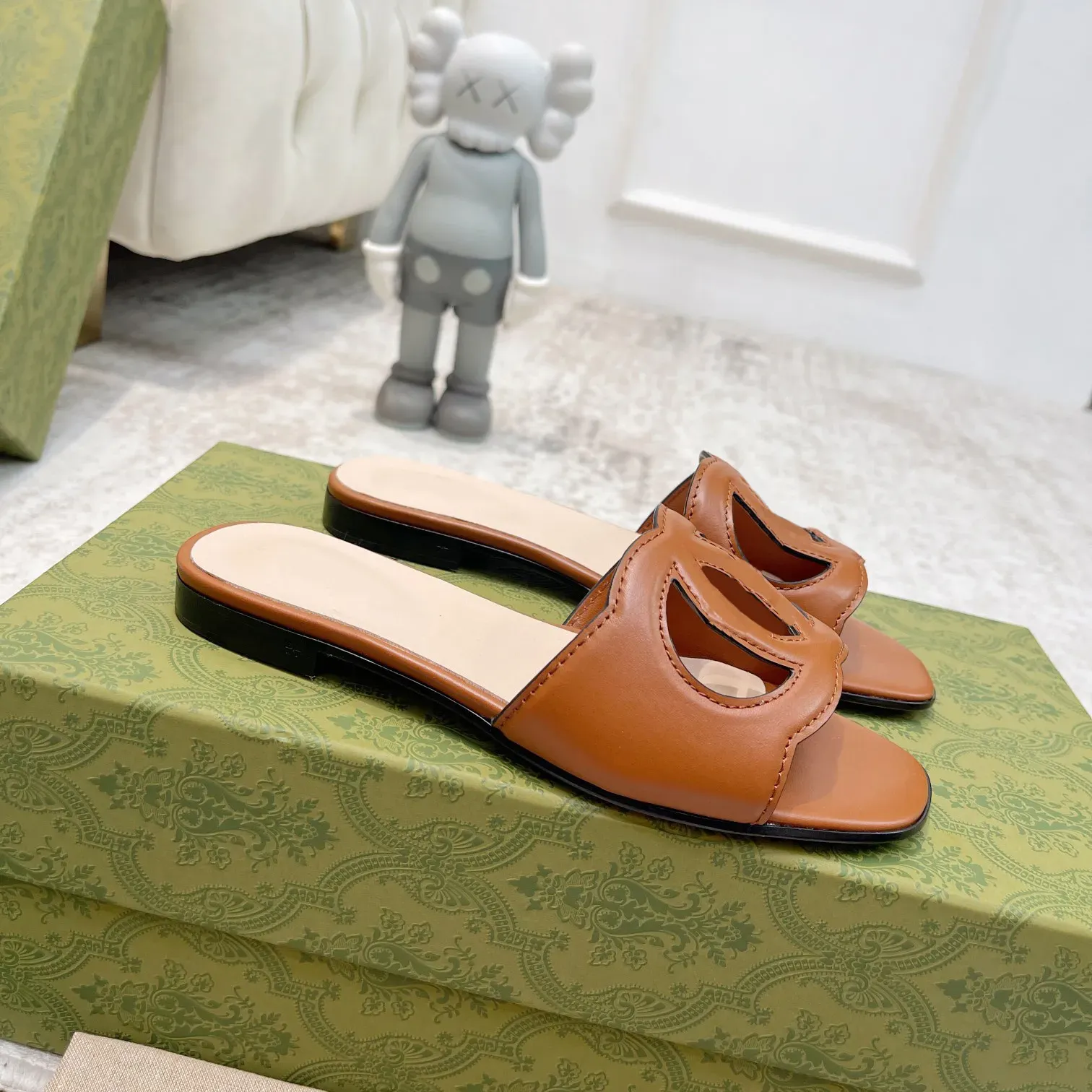 Designer Designer Slipper 2023 in pelle Sandals Flat Slide Flat Bottom Sandals per uomini Flip Flip della spiaggia Hot Unisex UNISEX SLOPS SLOPS
