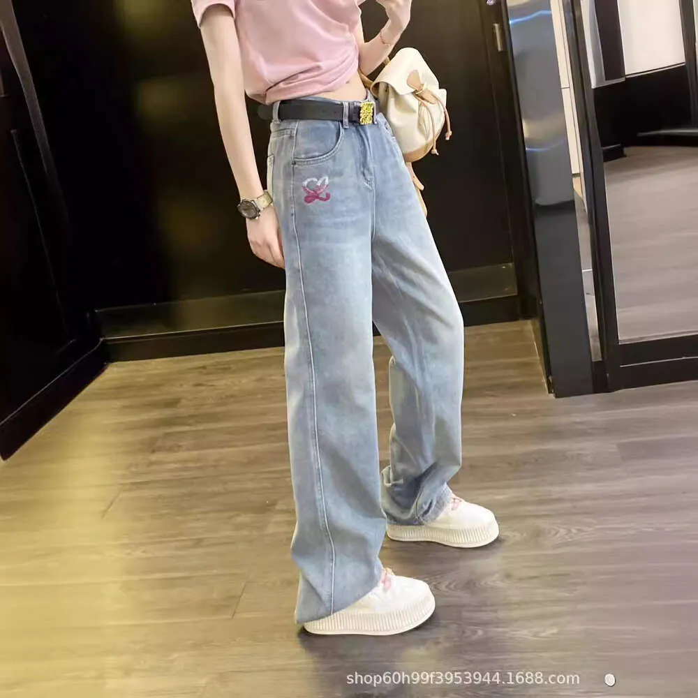 24 anos no início da primavera nova edição estreita da moda Light cor lavada velha jeans bordada