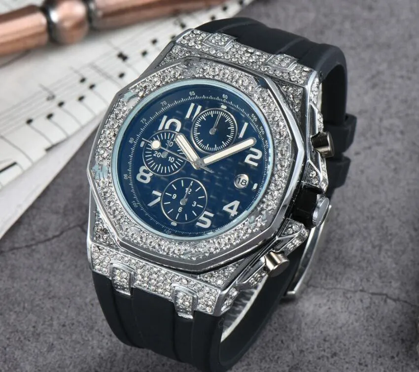 DHgate.com:Luxury Chronograph Quartz Watch: 6 Stitches